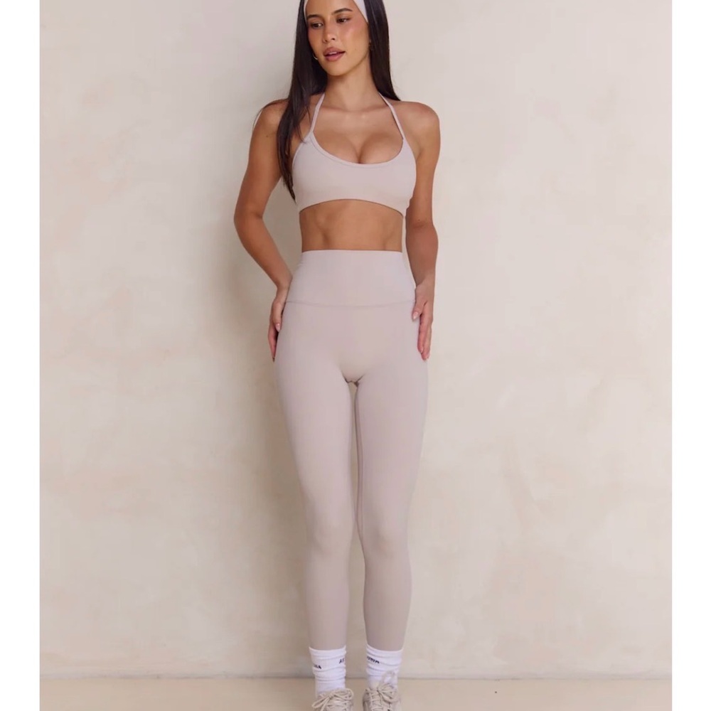 Astoria Airvíve Full Length Legging and halter sports bra S/M- Ash Grey